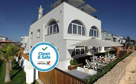 Golden Beach Guest House&Rooftop Bar